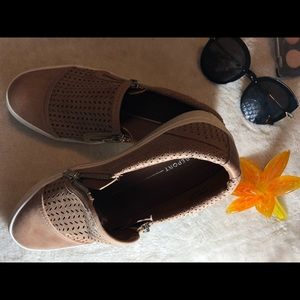 Super cute slip on shoes!